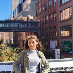 Meet your Posher, Lau